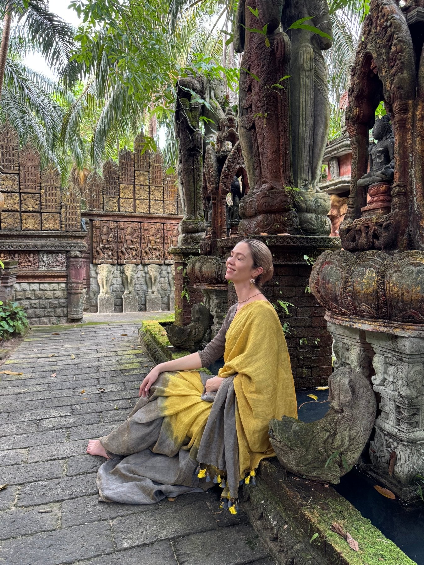 Molten Linen Saree - Eternity by Sakshi