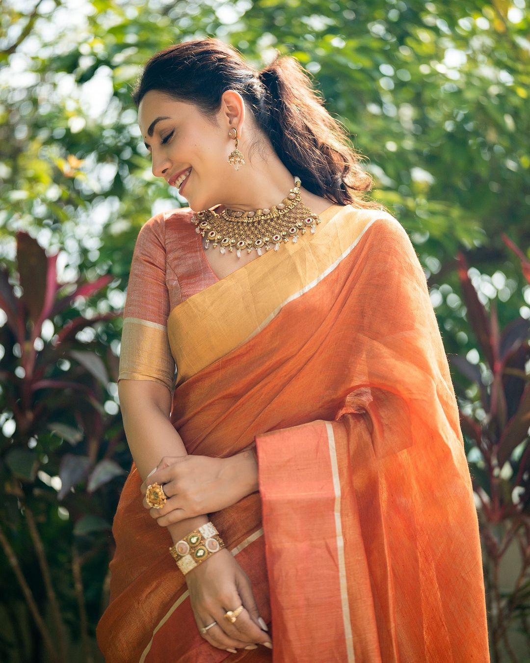Aza Metallic Linen Saree - Eternity by Sakshi
