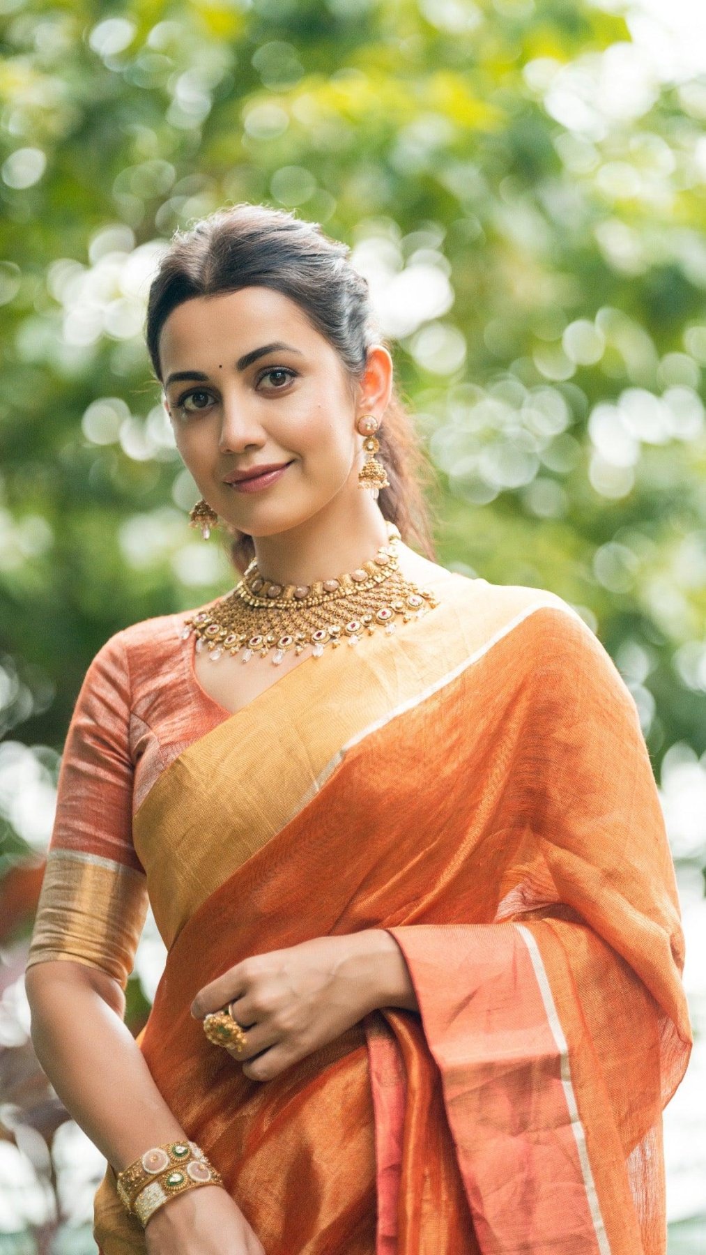 Aza Metallic Linen Saree - Eternity by Sakshi