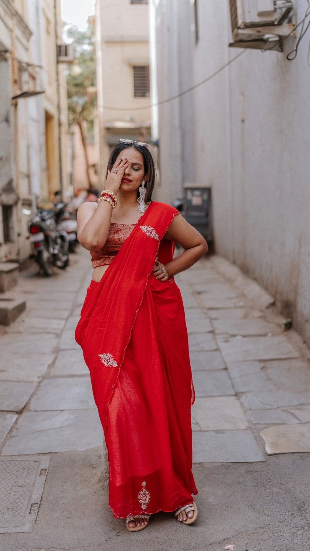 Laal Handwork Noor Saree - Eternity by Sakshi