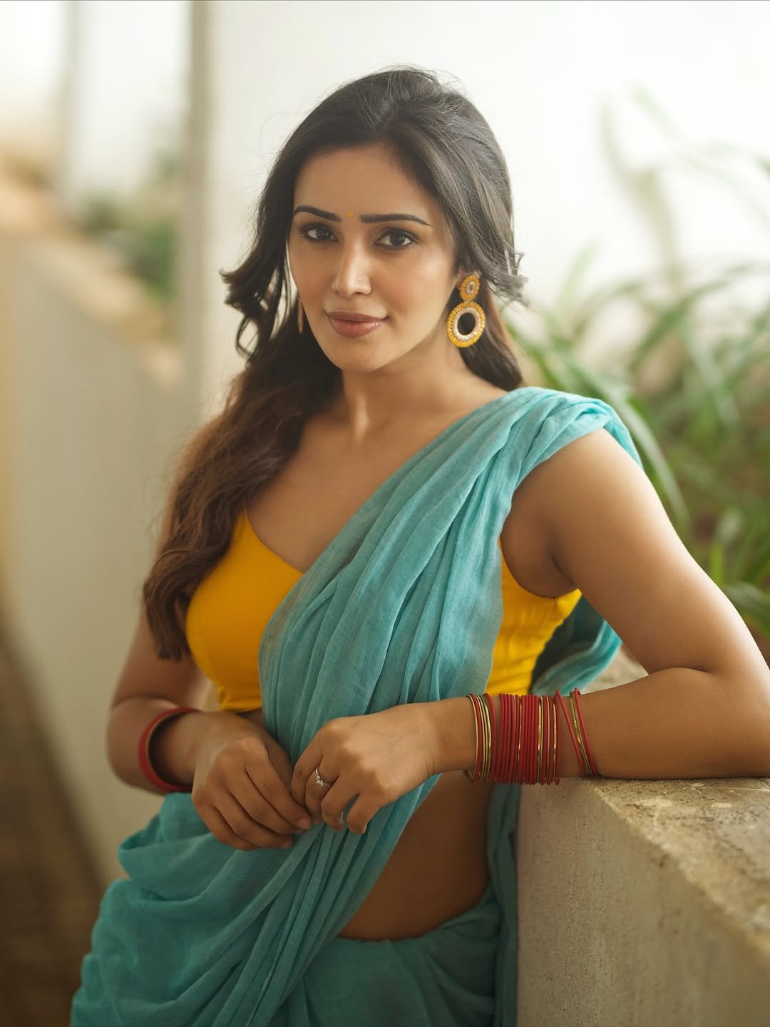 SAUNDARYA BREEZY SAREE - Eternity by Sakshi