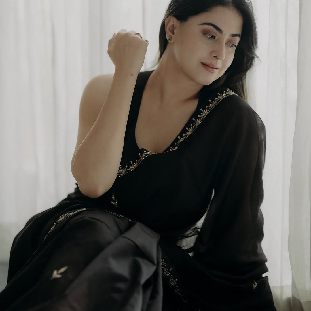 Black Nazrana Saree - Eternity by Sakshi