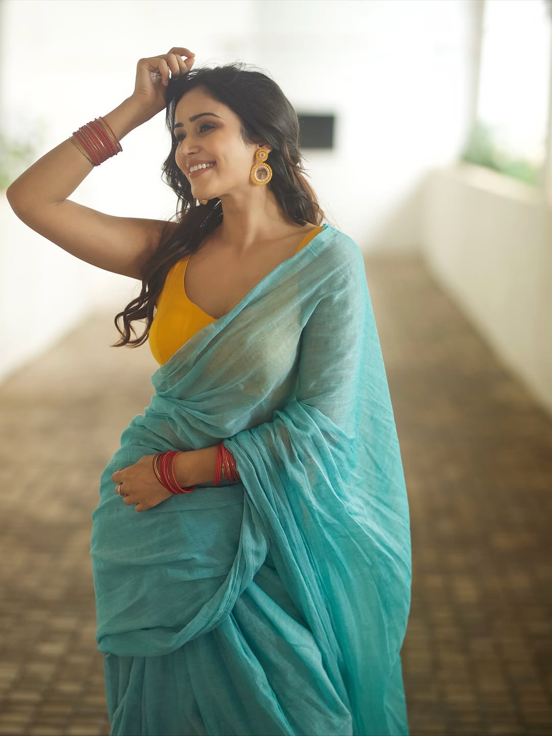 SAUNDARYA BREEZY SAREE - Eternity by Sakshi