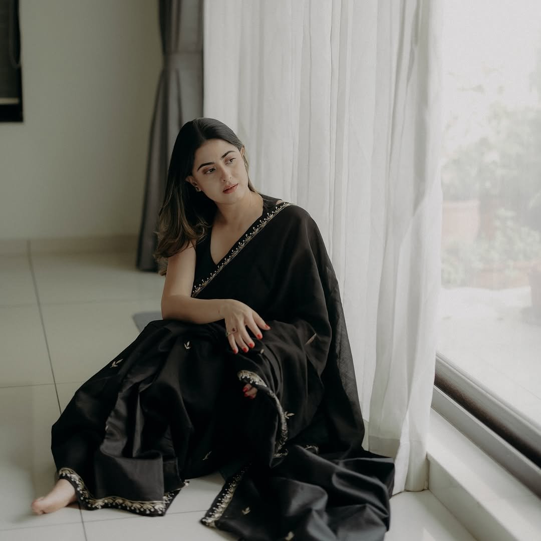 Black Nazrana Saree - Eternity by Sakshi