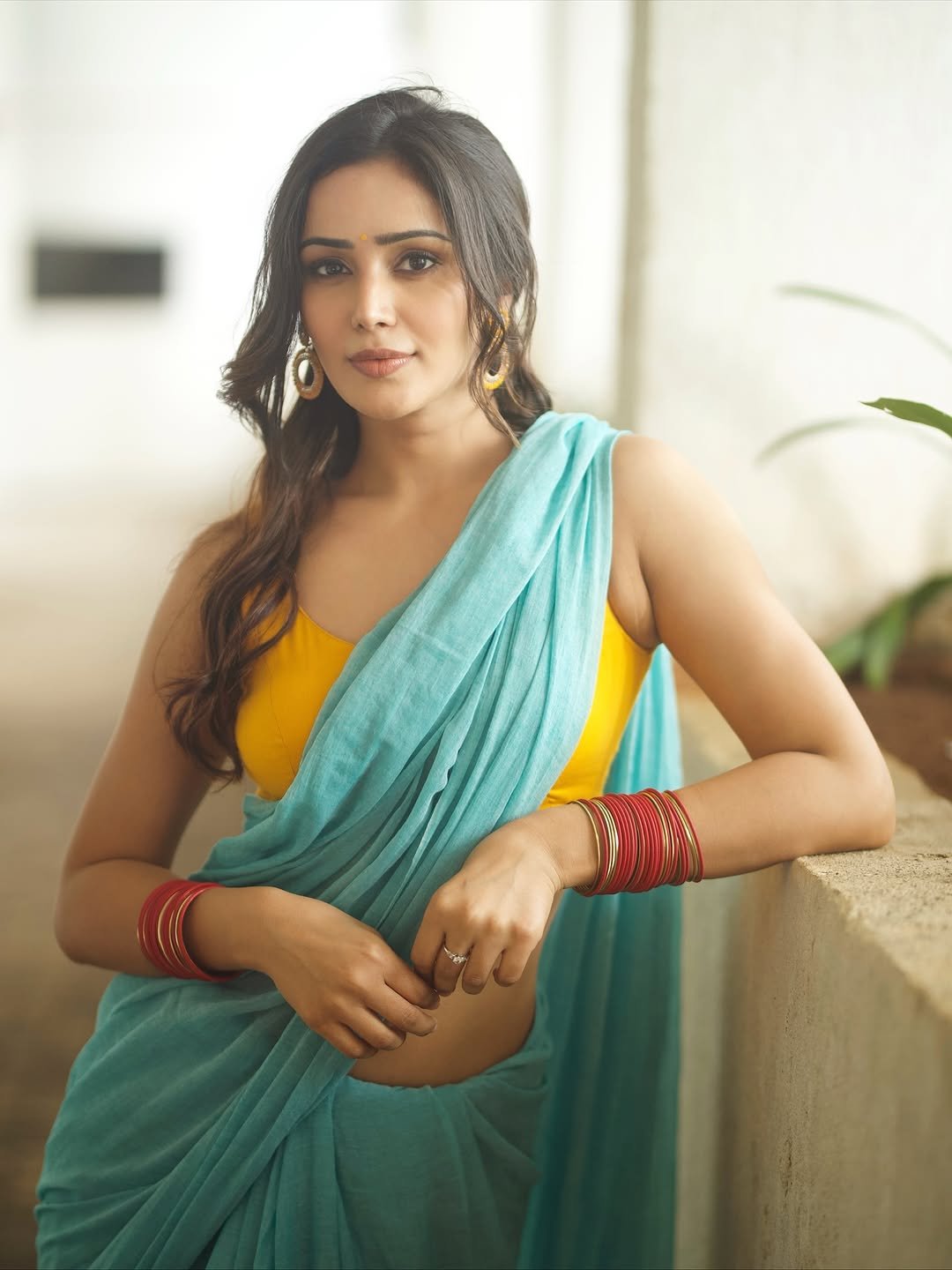 SAUNDARYA BREEZY SAREE - Eternity by Sakshi