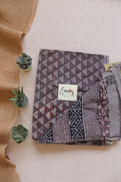 Trikona Handprinted Grey Cotton Saree - Eternity by Sakshi