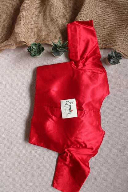 Laal Dhruv Tara Patch Blouse