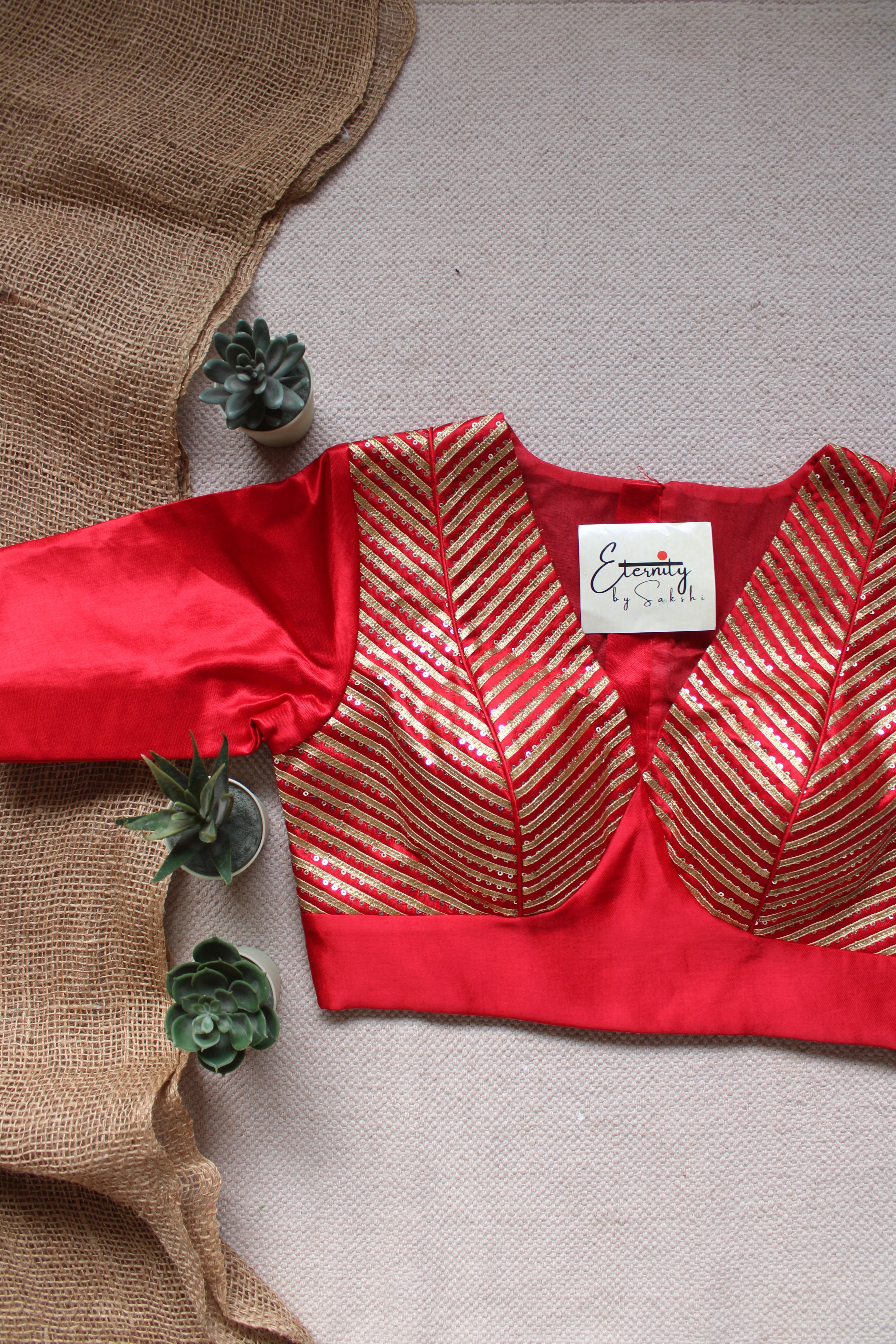 Laal Dhruv Tara Patch Blouse