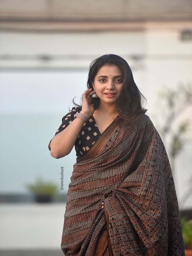 Charcoal Mangalgiri Saree - Eternity by Sakshi