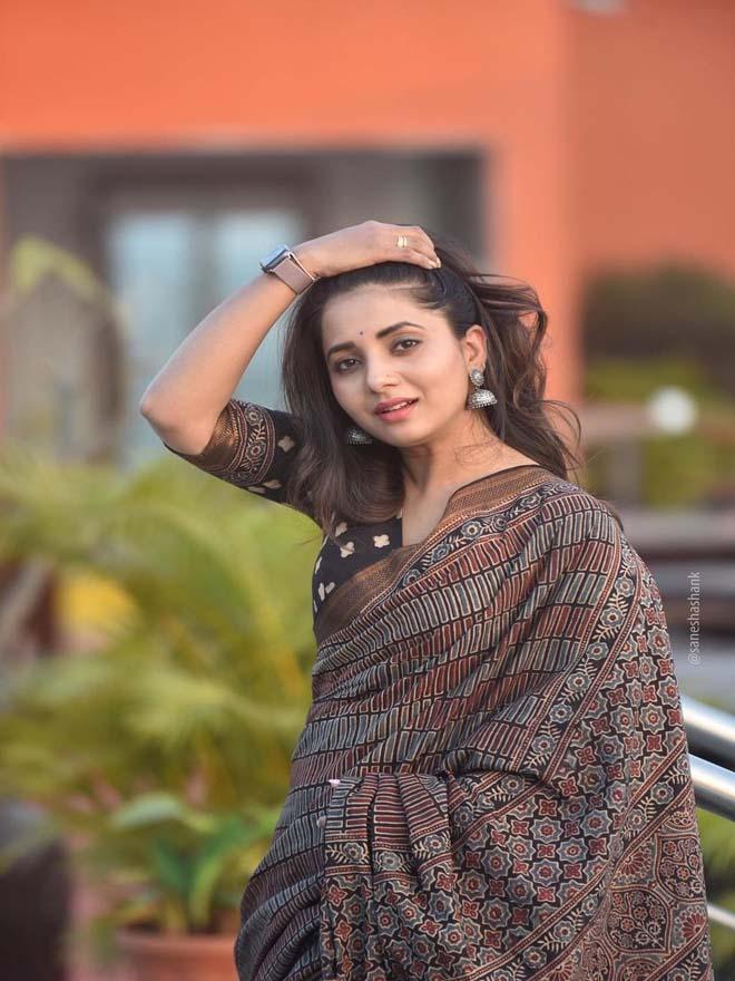 Charcoal Mangalgiri Saree - Eternity by Sakshi